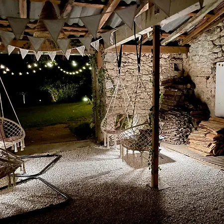 Сasa de vacaciones Spacious Character House In Beautiful